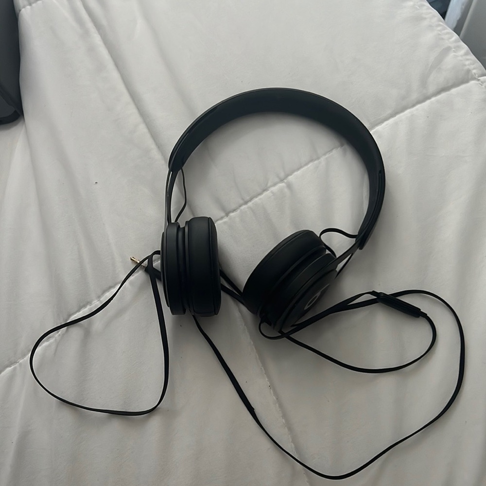 Black beats - Picture 1 of 4